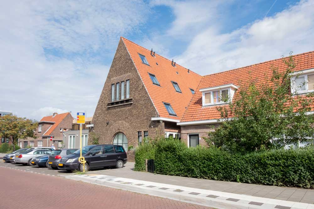 Transformatie kerk naar 4 stadswoningen