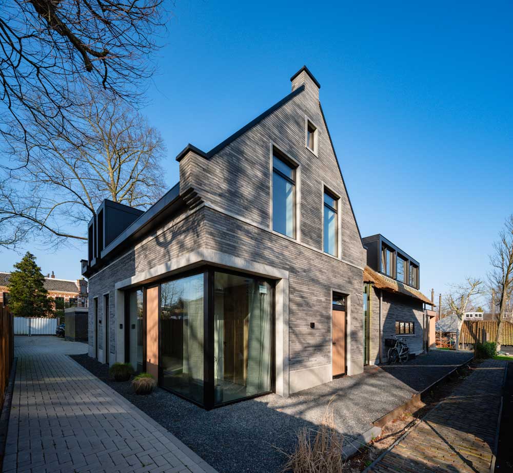 Moderne stadsboerderij in kerktuin Weesp