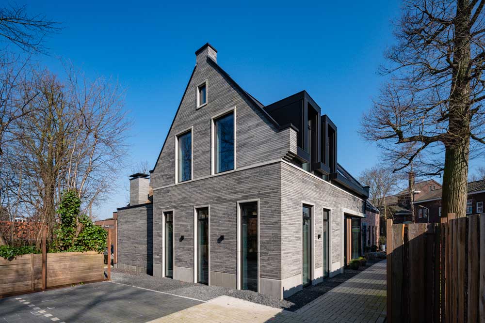 Moderne stadsboerderij in kerktuin Weesp