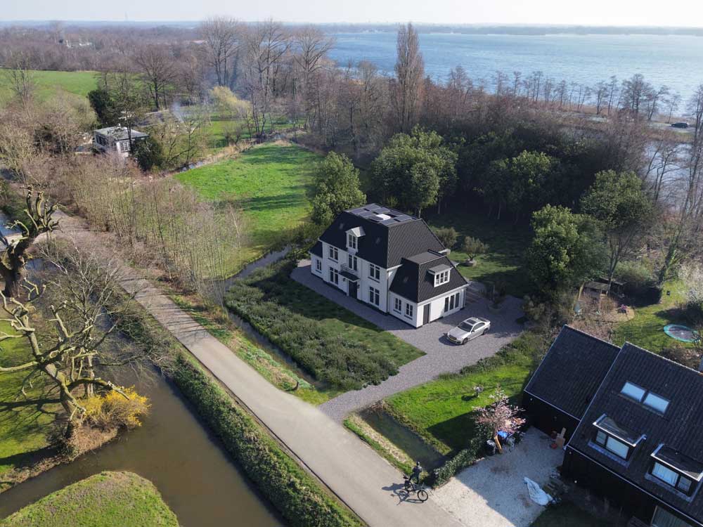 Landelijk gelegen woning in waterrijk gebied Vreelandseweg