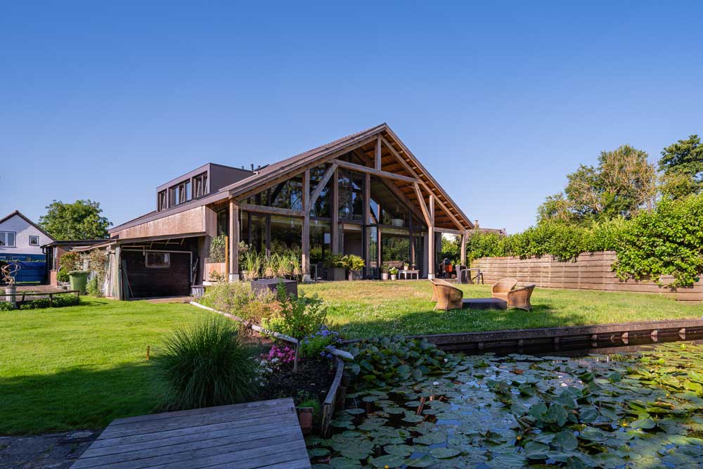 Houten villa met glas Loosdrecht